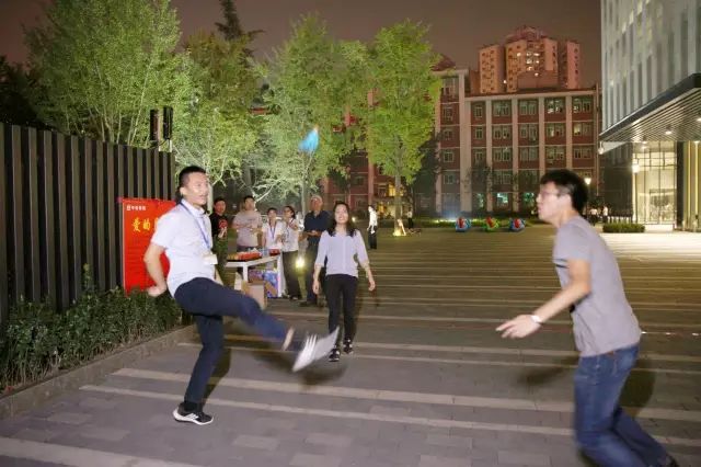 公司舉辦中秋節(jié)外地單身青年歡樂嘉年華活動2.jpg 公司舉辦中秋節(jié)外地單身青年歡樂嘉年華活動2.jpg