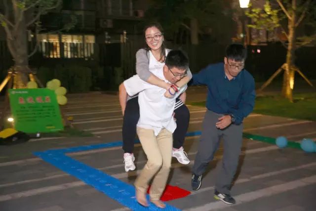 公司舉辦中秋節(jié)外地單身青年歡樂嘉年華活動5.jpg 公司舉辦中秋節(jié)外地單身青年歡樂嘉年華活動5.jpg