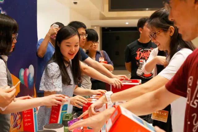 公司舉辦中秋節(jié)外地單身青年歡樂嘉年華活動11.jpg 公司舉辦中秋節(jié)外地單身青年歡樂嘉年華活動11.jpg